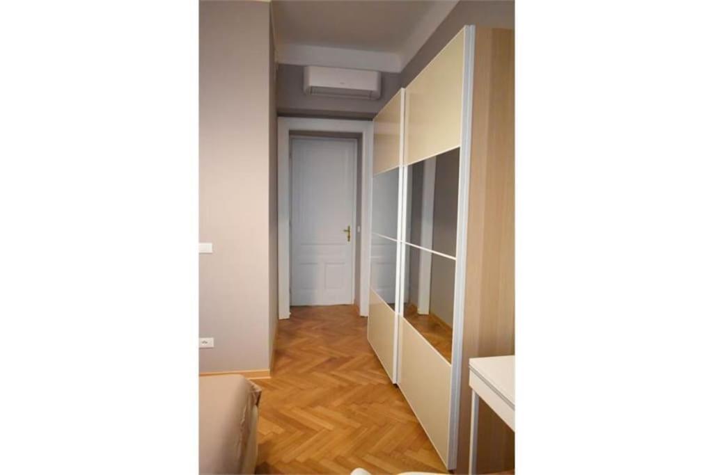 Residence Montanelli ตรีเอสเต ภายนอก รูปภาพ
