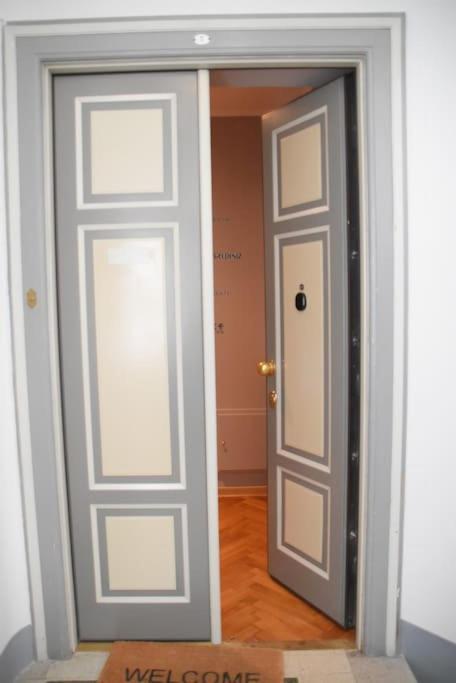 Residence Montanelli ตรีเอสเต ภายนอก รูปภาพ