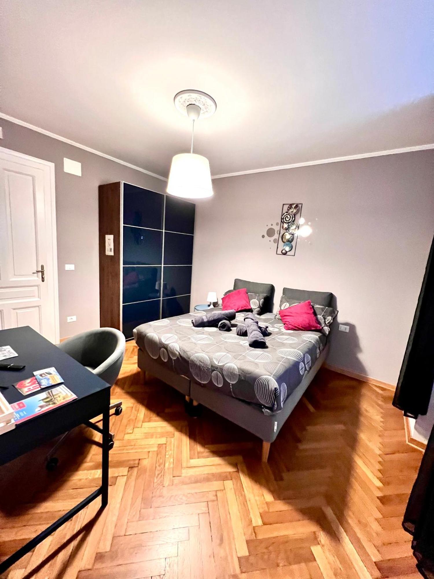 Residence Montanelli ตรีเอสเต ภายนอก รูปภาพ