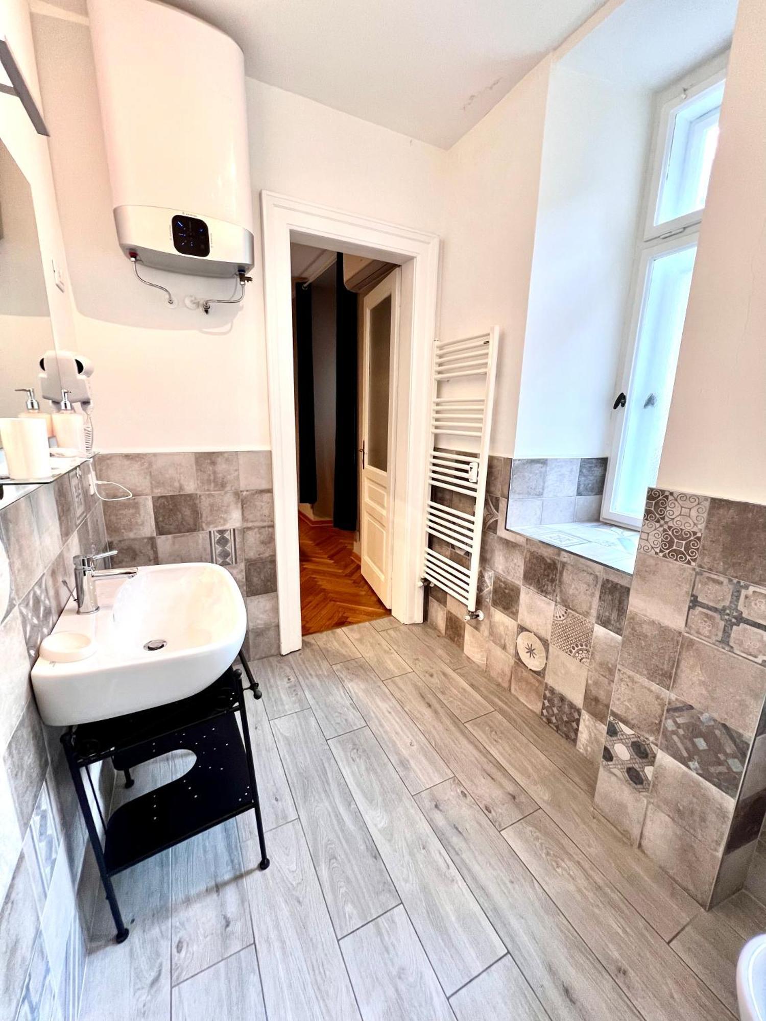 Residence Montanelli ตรีเอสเต ภายนอก รูปภาพ