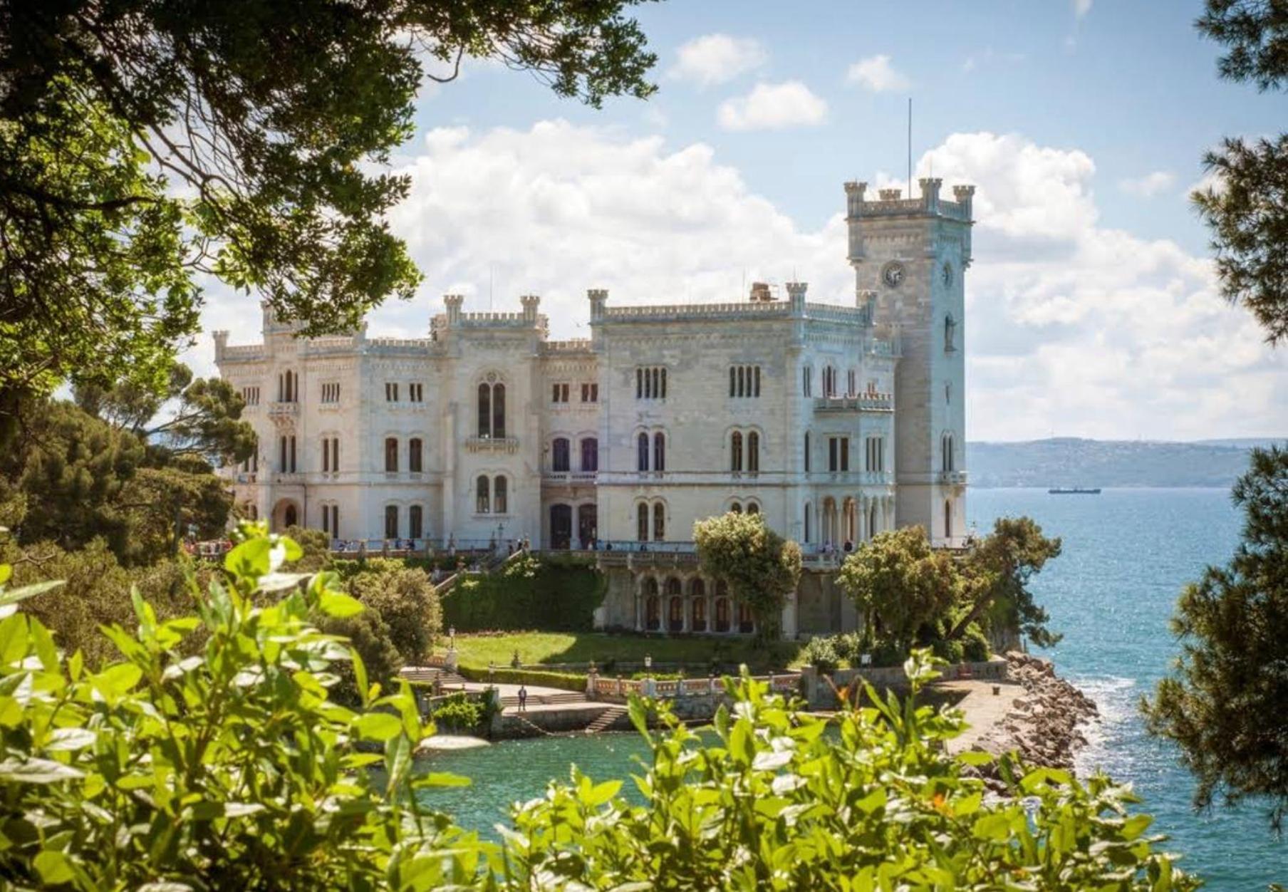 Residence Montanelli ตรีเอสเต ภายนอก รูปภาพ