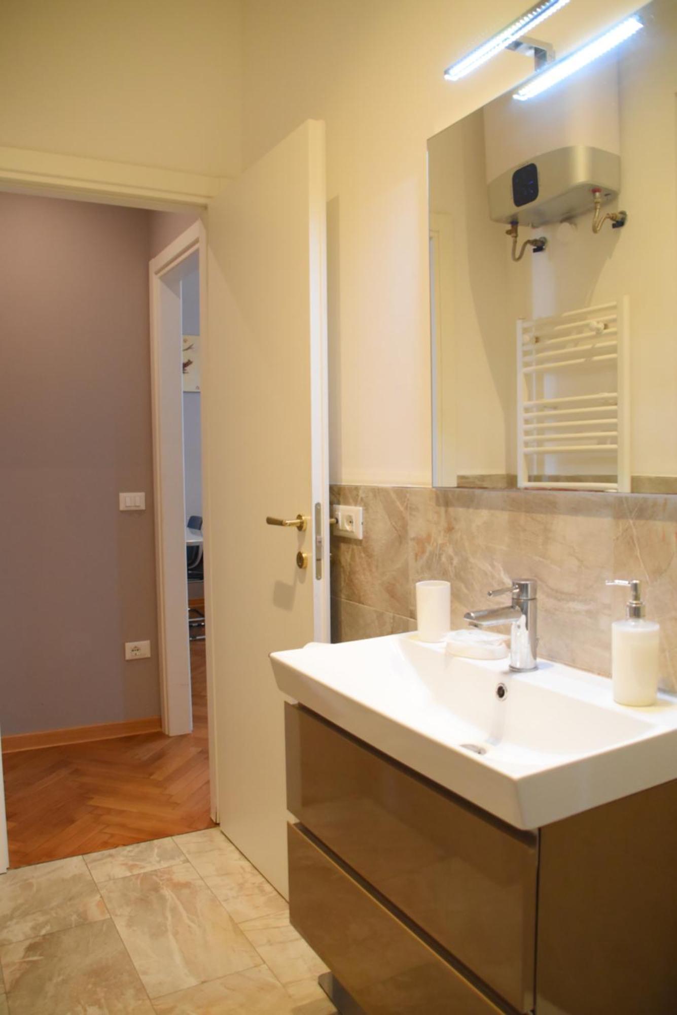 Residence Montanelli ตรีเอสเต ภายนอก รูปภาพ