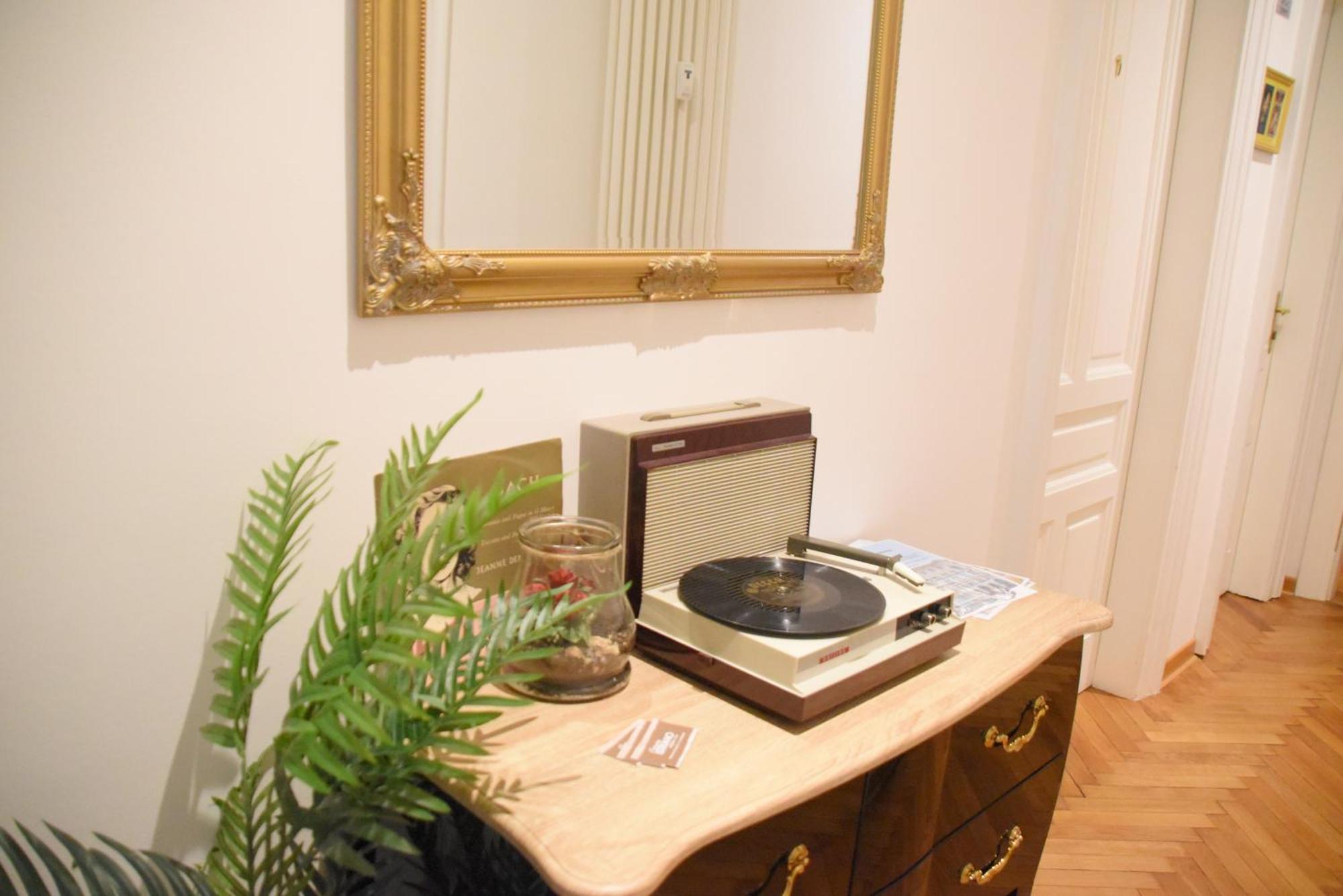 Residence Montanelli ตรีเอสเต ภายนอก รูปภาพ